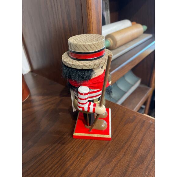 Gondolier Nutcracker - Picture 4 of 4
